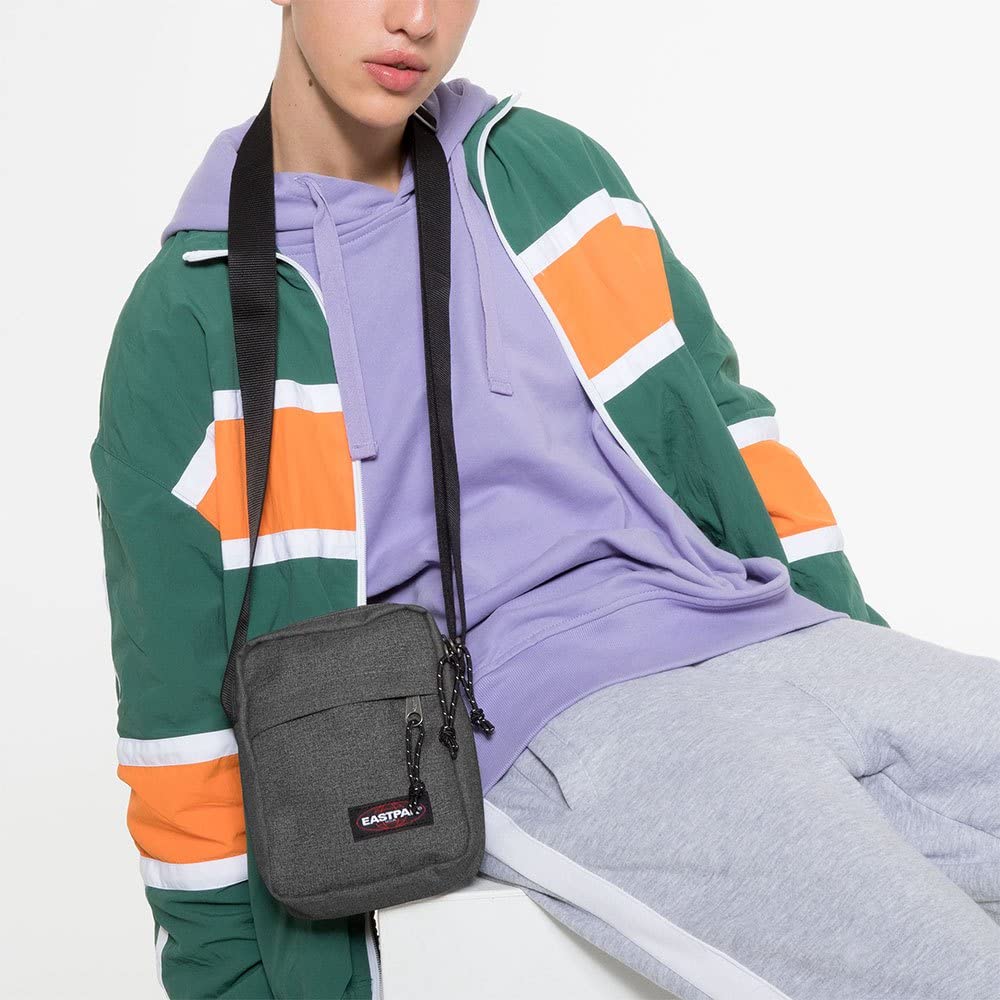 eastpak-the-one-bandolera-2-5l-black-denim-estilo-y-funcionalidad image 2