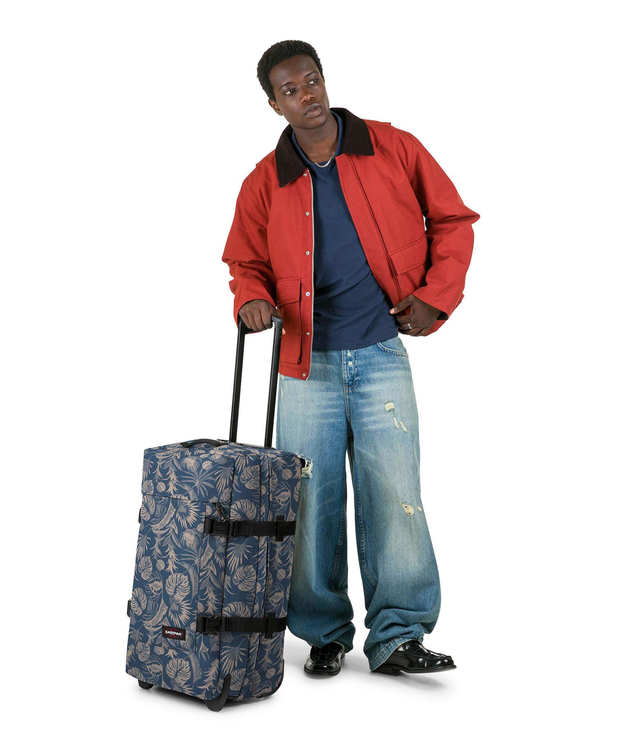 eastpak-tranverz-m-brize-blue-beige-maleta-de-viaje-mediana-con-2-ruedas-y-canda image 3
