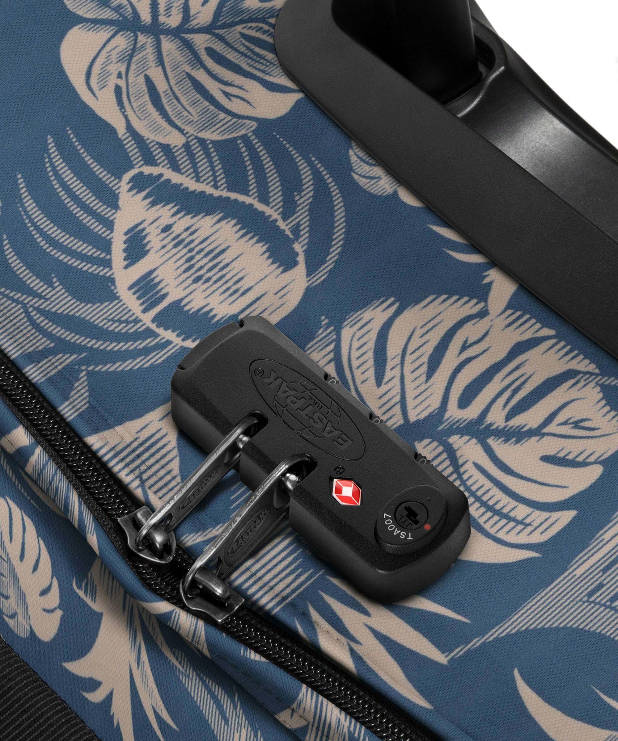 eastpak-tranverz-s-brize-blue-beige-equipaje-de-mano-con-candado-tsa-y-2-ruedas image 4